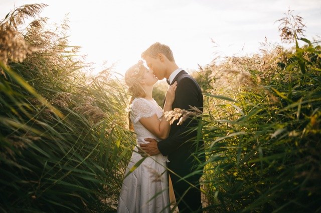 Wedding couple in Grass